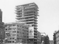 Trg Republike (današnji Trg bana Jelačića) 1957. godine, ilički neboder u izgradnji C.jpg